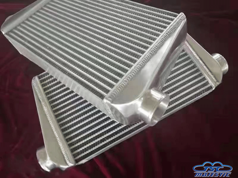 Kaluwihan lan cacat saka radiator aluminium