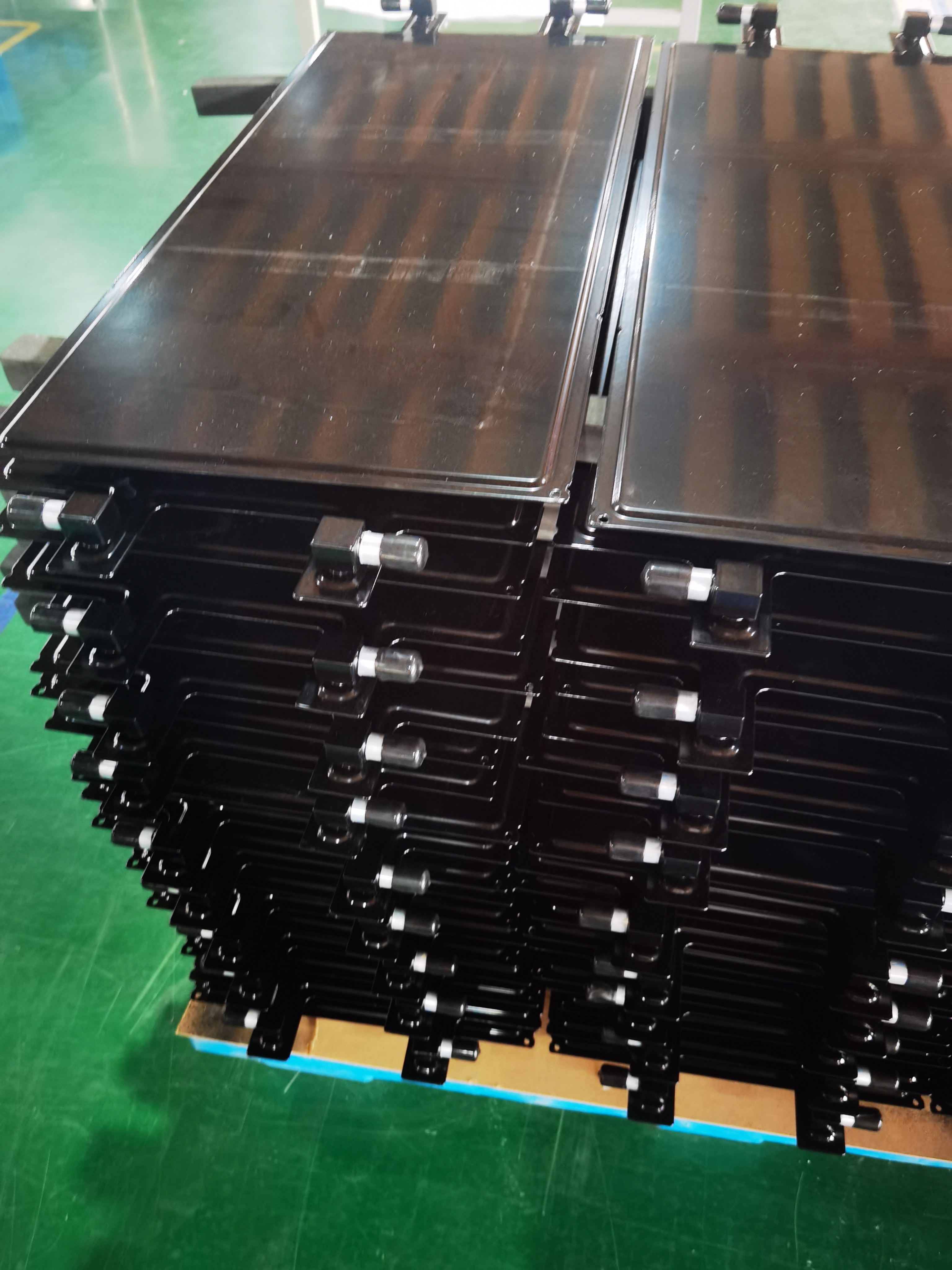 Heat exchanger kanggo piranti cooling motor saka kendaraan energi anyar