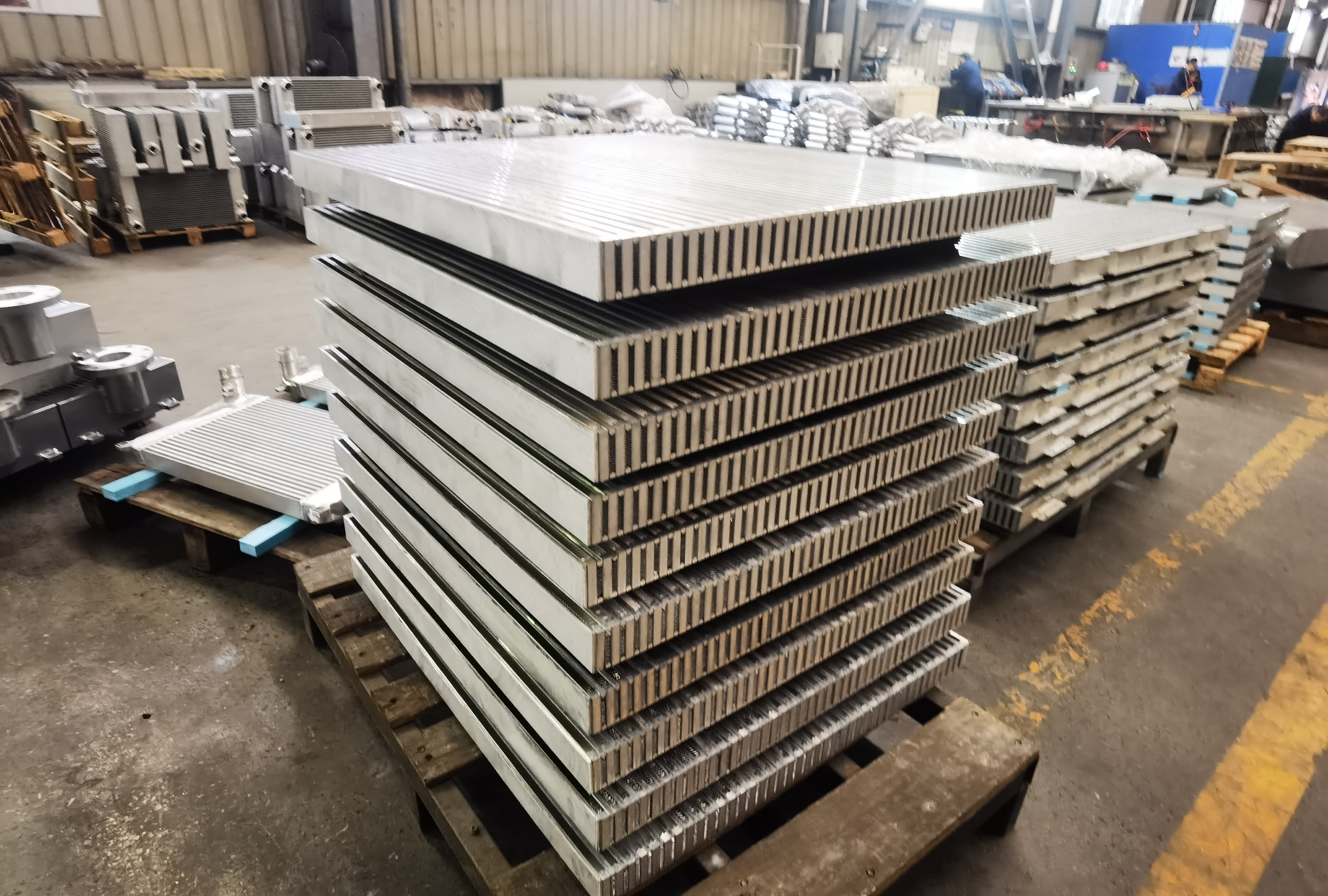 Apa kaluwihan saka radiator plate-fin?