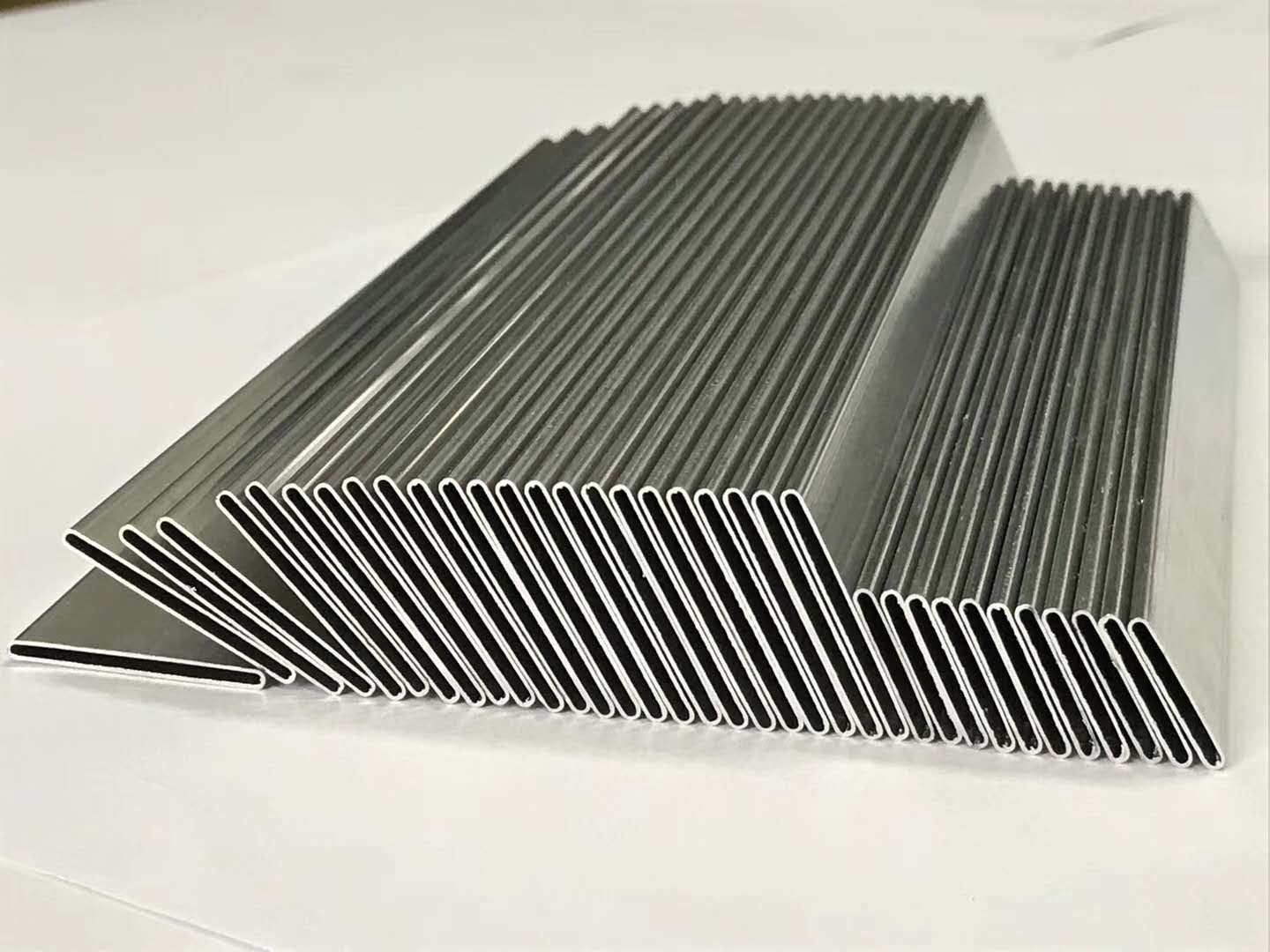 Bentenipun antarane pipe gandheng frekuensi dhuwur lan pipe extruded